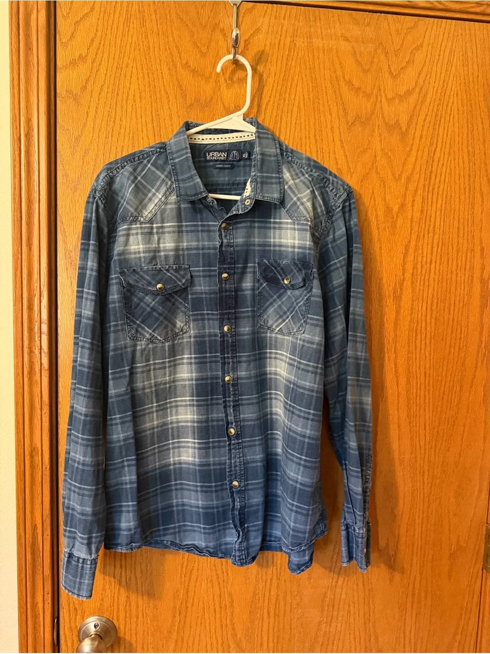 Men’s shirt Bundle XL brands include Banana Republic Urban Boundaries & Pipeline